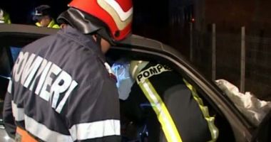 O tânără de 25 de ani a făcut prăpăd pe șosea din cauza vitezei. O persoană a murit și alte trei au fost rănite