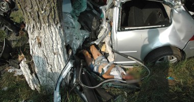 IMAGINI ȘOCANTE! CARNAGIU pe ȘOSEA, între Poarta Albă și Castelu. Doi tineri au MURIT! Șoferița se PENSA LA VOLAN - 3