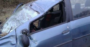 S-a răsturnat cu mașina pe câmp - 5
