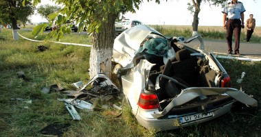 IMAGINI ȘOCANTE! CARNAGIU pe ȘOSEA, între Poarta Albă și Castelu. Doi tineri au MURIT! Șoferița se PENSA LA VOLAN - 8
