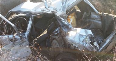 Mașină spulberată de tren. O FEMEIE A DECEDAT