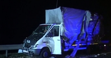 Stire din Eveniment : Accident grav pe autostradă. Un bărbat a murit, iar alți doi au fost răniți