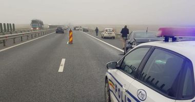 ACCIDENT PE AUTOSTRADĂ. Mașină intrată în parapet