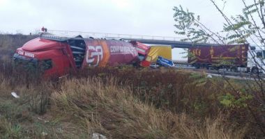 Accident rutier între două tiruri, pe autostradă. Victime: ambii șoferi!