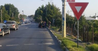 Galerie foto! Accident grav, la Constanța! A căzut cu mașina de pe șosea, într-o curte - 2