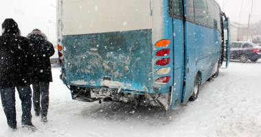Accident rutier cu un microbuz în Lazu - 2