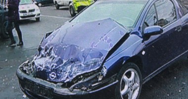 ACCIDENT ÎN CENTRUL CONSTANȚEI / O ambulanță a făcut prăpăd în intersecție. Patru mașini avariate - 3