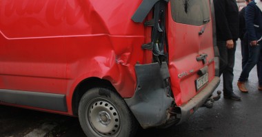 ACCIDENT ÎN CENTRUL CONSTANȚEI / O ambulanță a făcut prăpăd în intersecție. Patru mașini avariate - 2