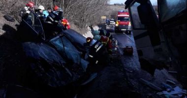 COD ROȘU de intervenție, accident cu cinci morți