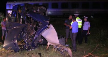 Microbuz spulberat de tren! Cel puțin 4 morți, plan ROȘU de intervenție