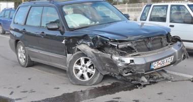 Vezi imagini de la accidentul de astăzi de pe bulevardul Aurel Vlaicu  GALERIE FOTO - 3