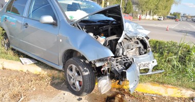 Vezi imagini de la accidentul de astăzi de pe bulevardul Aurel Vlaicu  GALERIE FOTO - 7