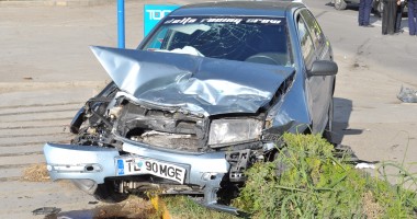 Vezi imagini de la accidentul de astăzi de pe bulevardul Aurel Vlaicu  GALERIE FOTO - 8