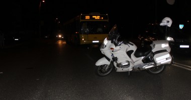 Bărbat în stare gravă la spital după ce a fost lovit de un autobuz RATC pe o trecere de pietoni (GALERIE FOTO) - 4