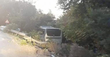 GALERIE FOTO / ACCIDENT RUTIER GRAV în Eforie Nord. Un autocar cu zeci de turiști a intrat într-un copac - 3