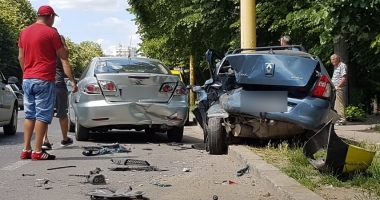 Galerie foto. ACCIDENT RUTIER GRAV, LA CONSTANȚA. UN TAXI S-A RĂSTURNAT - 4