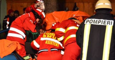 GALERIE FOTO / ACCIDENT TERIFIANT! Mașină lovită de tren, 3 răniți în stare gravă - 3