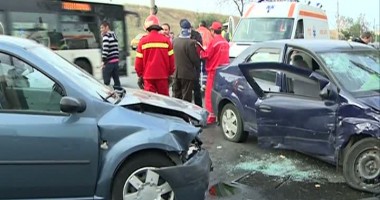 Stire din Eveniment : Nu avea permis, a lovit șase mașini dintr-o parcare, după care s-a ascuns