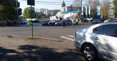 Galerie foto: Accident cu trei autoturisme, la intersecția străzilor Caraiman cu Mangaliei - 2