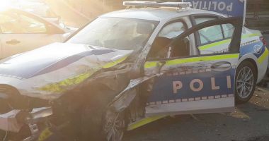 Stire din Eveniment : Un vitezoman cu BMW X5 a intrat în mașina poliției, a rănit agentul și a fugit de la locul accidentului