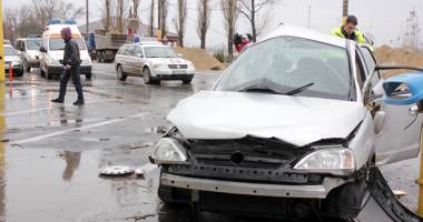 Stire din Eveniment : La un pas de tragedie! Un șofer beat s-a oprit cu mașina într-o conductă de gaze