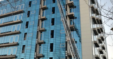 Lipsa scărilor de la un hotel în construcție i-a pus în încurcătură pe medici - 3