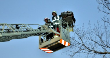 Lipsa scărilor de la un hotel în construcție i-a pus în încurcătură pe medici - 5