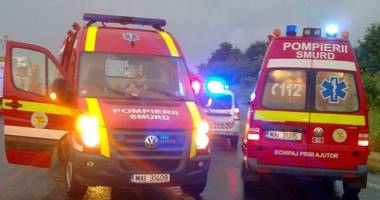 Stire din Eveniment : TRAGEDIE PE ȘOSEA! Doi oameni au murit! Motorul mașinii a zburat pe câmp
