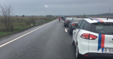 ACCIDENT GRAV. IMPACT VIOLENT ÎNTRE TREI MAȘINI. O PERSOANĂ A MURIT - 2