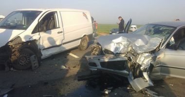 GRAV ACCIDENT RUTIER. Cinci pompieri au ajuns la spital