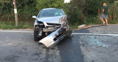 Galerie foto. MAȘINI FĂCUTE PRAF, DUPĂ UN IMPACT FRONTAL. Victime, ambii șoferi - 2