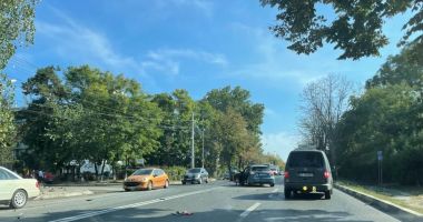 Accident rutier la Eforie. O maşină a intrat pe trotuar - 2