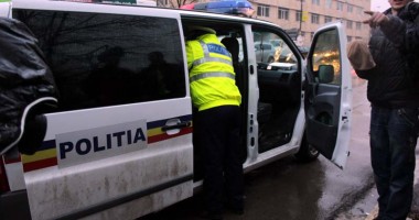 Cinci mașini lovite, două persoane, la spital