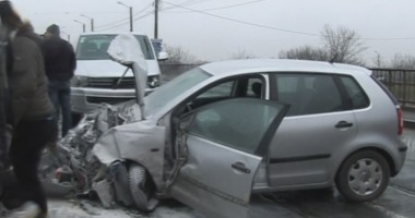 FOTO / Cinci mașini s-au ciocnit și una a luat foc după o depășire periculoasă pe străzile Timișoarei - 3