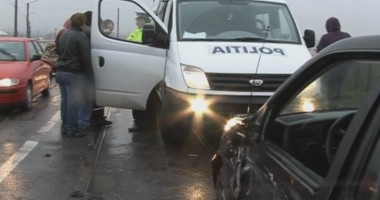 FOTO / Cinci mașini s-au ciocnit și una a luat foc după o depășire periculoasă pe străzile Timișoarei - 4