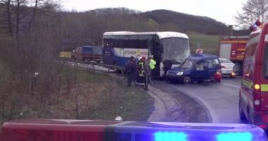 Accident între un autocar, un microbuz și o autoutilitară. Sunt 11 răniți!