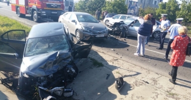 Stire din Eveniment : Grav accident rutier, după ce o șoferiță a adormit la volan. Un mort și trei răniți