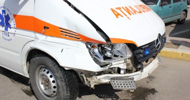 Stire din Eveniment : Ambulanță implicată într-un accident, în Constanța