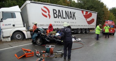 Stire din Eveniment : ACCIDENT RUTIER / Carambol cu TIR-uri la Dorobanțu