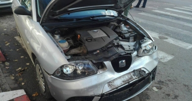 Stire din Eveniment : Accident în lanț pe un bulevard: opt autoturisme implicate, patru persoane rănite