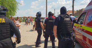 GALERIE FOTO / Un copil de 3 ani A MURIT după ce a fost lovit de o mașină CONDUSĂ DE UN TÂNĂR DE 17 ANI - 5