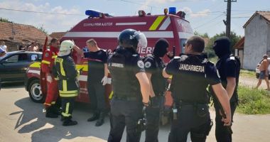 GALERIE FOTO / Un copil de 3 ani A MURIT după ce a fost lovit de o mașină CONDUSĂ DE UN TÂNĂR DE 17 ANI - 11