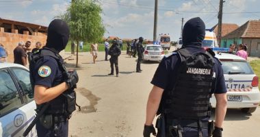 GALERIE FOTO / Un copil de 3 ani A MURIT după ce a fost lovit de o mașină CONDUSĂ DE UN TÂNĂR DE 17 ANI - 12
