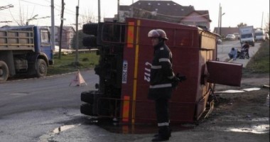 Stire din Actualitate : Cinci pompieri, răniți după ce autospeciala în care se aflau s-a răsturnat