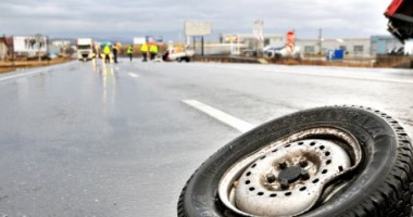 Un mort și patru răniți, într-un terbil accident