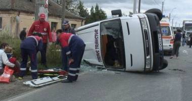 Stire din Eveniment : CARNAGIU PE ȘOSEA! TREI MORȚI, în urma unui grav accident de microbuz