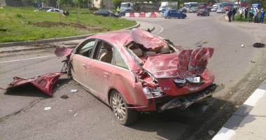 Accident teribil în Ovidiu. A murit după ce  a fost zburată pe geam din limuzină - 4