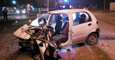 Stire din Eveniment : Imagini șocante! Mașina i-a devenit călău! Tânăr din Constanța, mort în accident rutier
