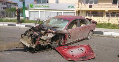 Accident teribil în Ovidiu. A murit după ce  a fost zburată pe geam din limuzină - 2