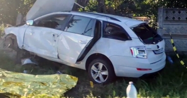 Stire din Eveniment : VIDEO. TRAGEDIE DUPĂ O DEPĂȘIRE ILEGALĂ. TREI COPII RĂNIȚI, UNUL A MURIT PE LOC
